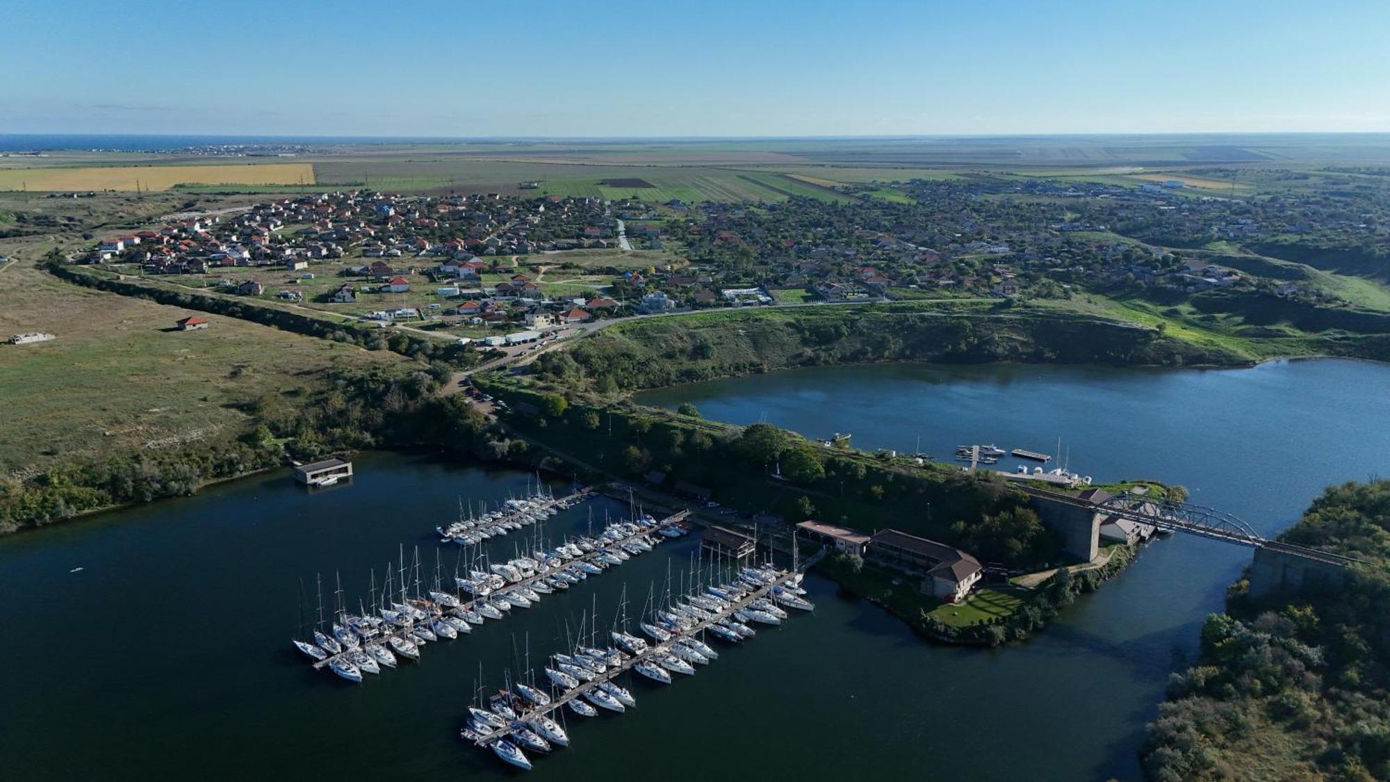 Lifeharbour Limanu Hotel Екстериор снимка