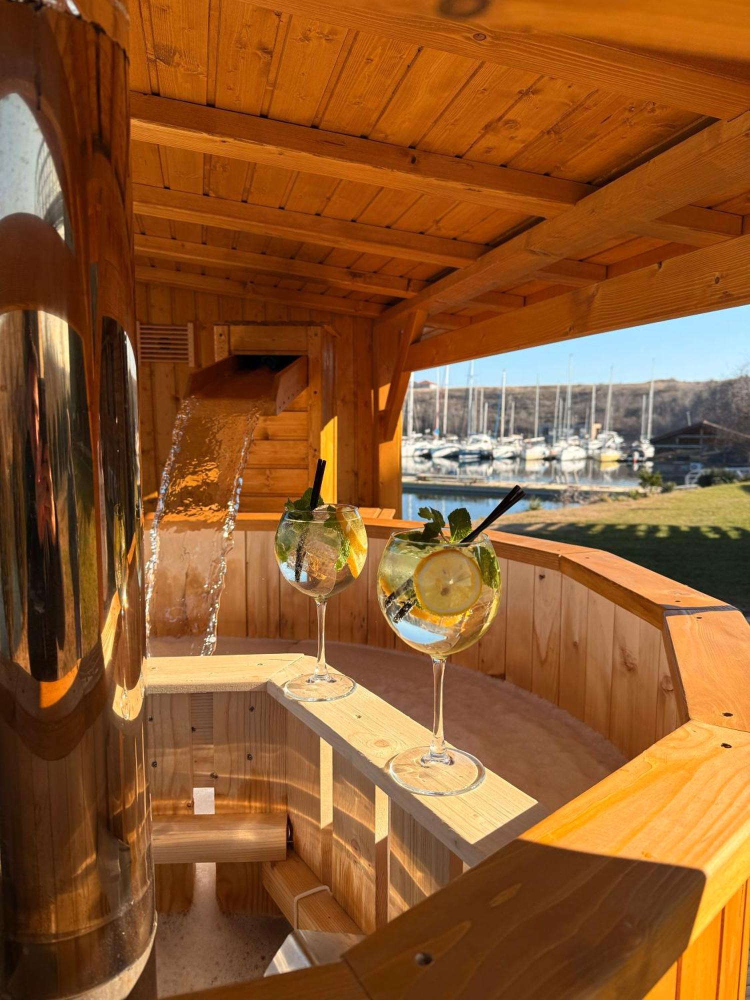 Lifeharbour Limanu Hotel Екстериор снимка